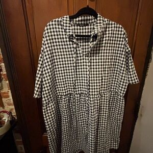 SHEIN Black and White Gingham Button-Down Shirt